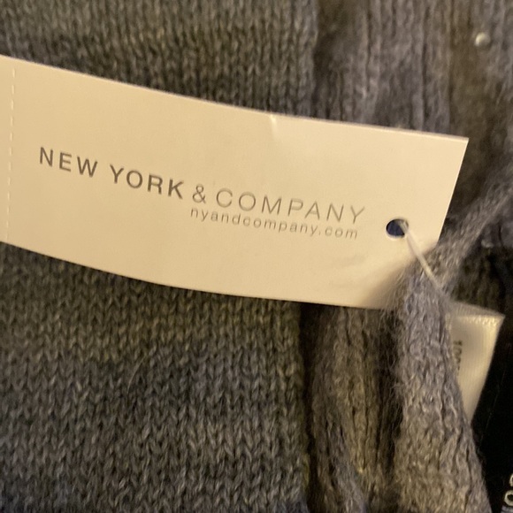 Woman’s gift set scarf and gloves - Picture 3 of 4